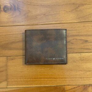 NO BOX Men Tommy Hilfiger Genuine Leather Wallet RFID Bifold Brown One Size